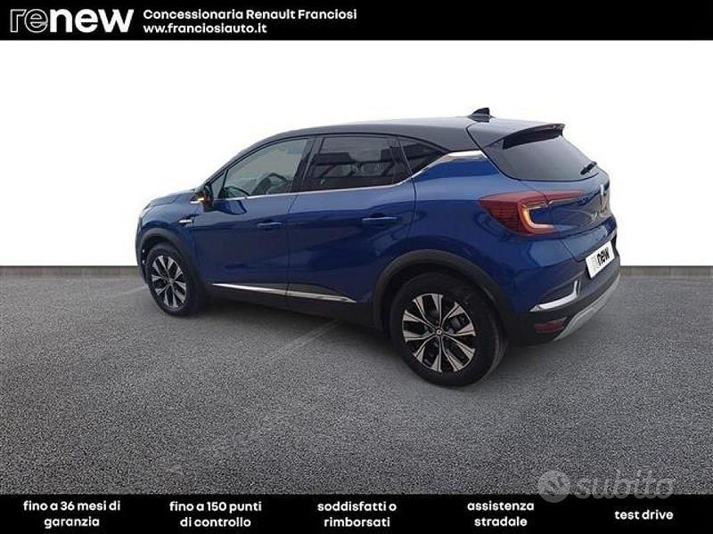 Usata Renault Captur Techno 101 CV (74 kW) 2023 Blu scuro SUV