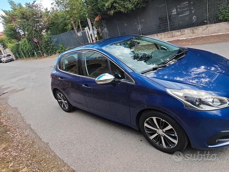 Usata Peugeot 208 Allure 75 CV (55 kW) 2017 Viola Utilitaria