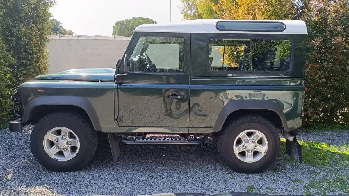 Usata Land Rover Defender 122 CV (89 kW) 2011 Station wagon