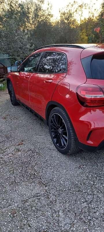 Usata Mercedes GLA200 Premium 156 CV (114 kW) 2020 Rosso SUV