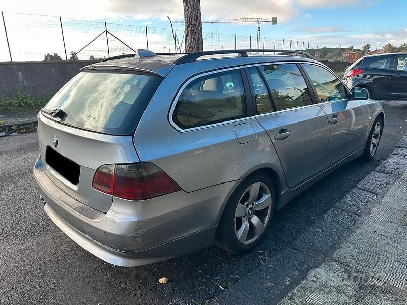 Usata BMW 530 231 CV (169 kW) 2006 Grigio Station wagon