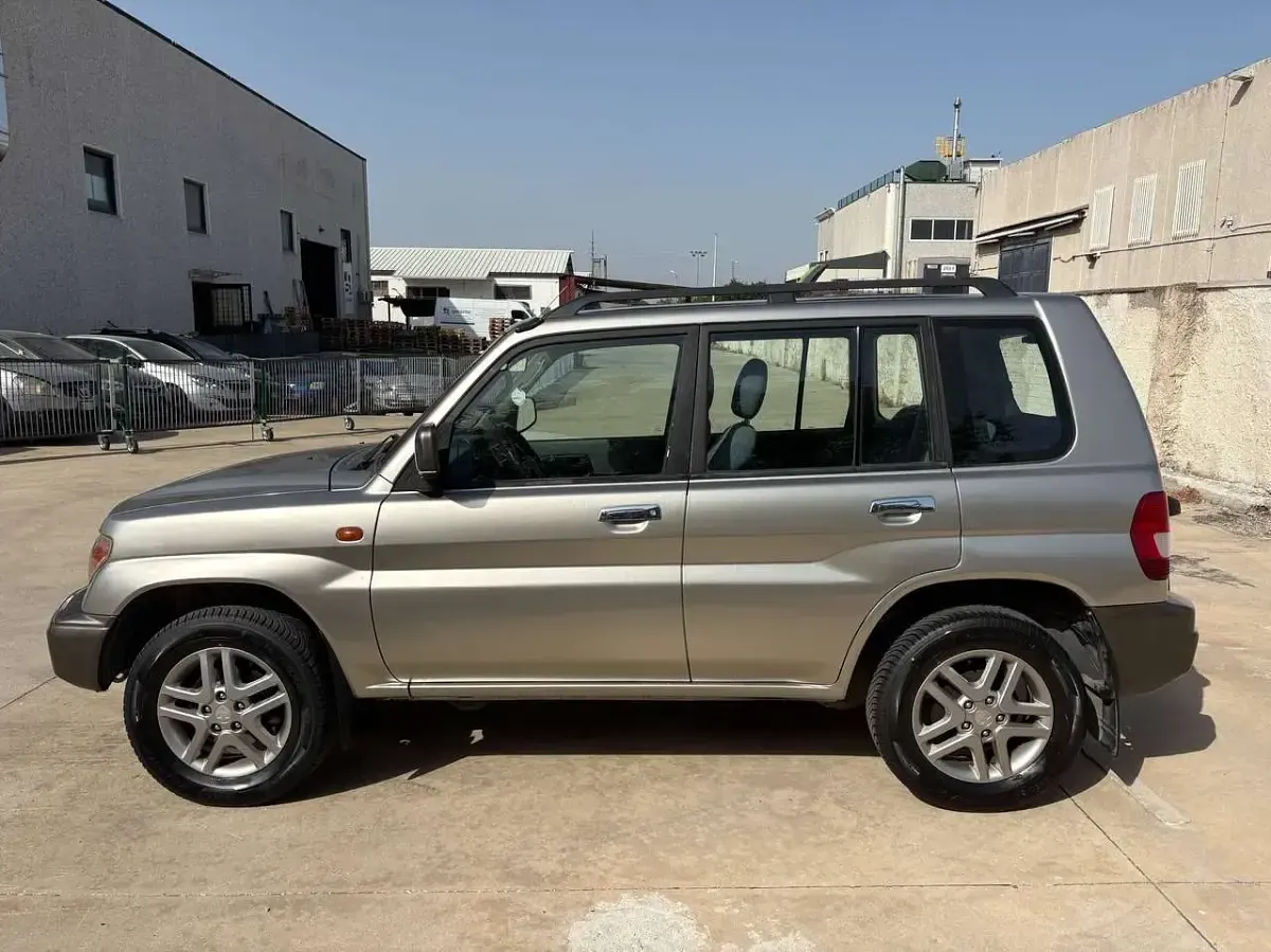 Usata Mitsubishi Pajero 114 CV (83 kW) 2003 Argento SUV