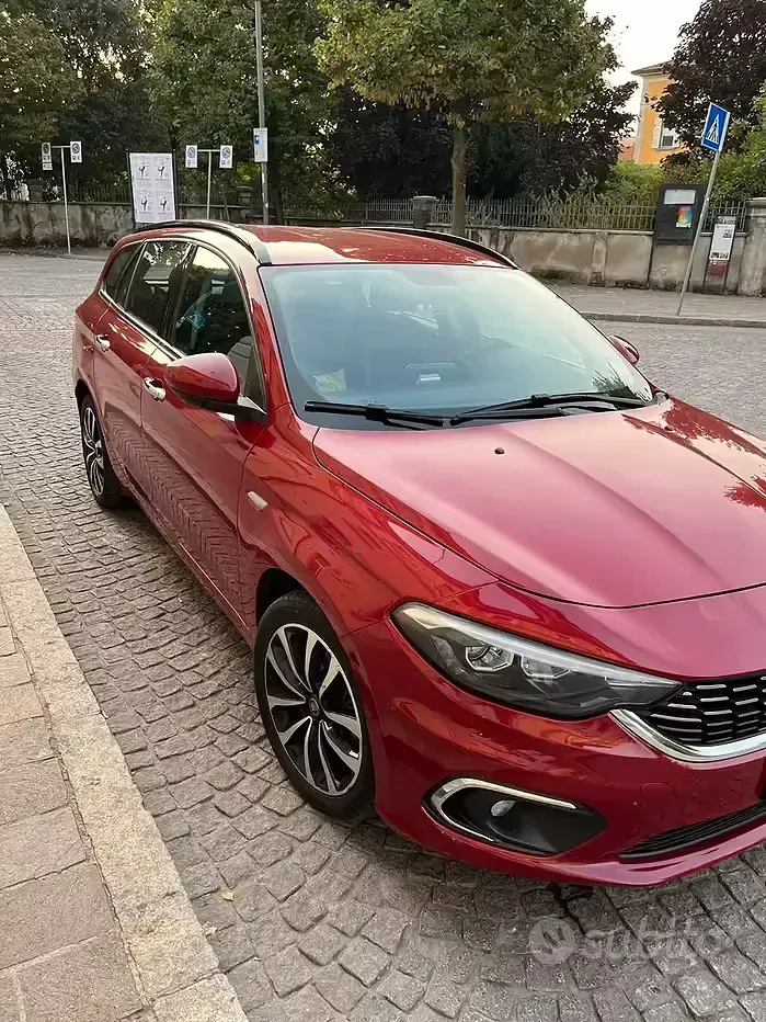 Usata Fiat Tipo 120 CV (88 kW) 2018 Rosso Station wagon