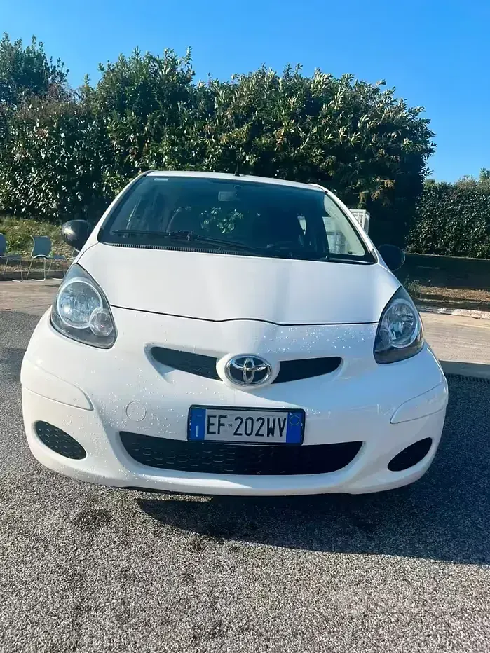 Usata Toyota Aygo 68 CV (50 kW) 2010 Bianco Utilitaria