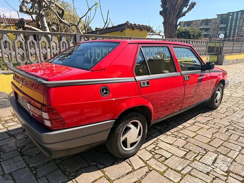 Usata Alfa Romeo 75 110 CV (80 kW) 1990 Rosso Berlina