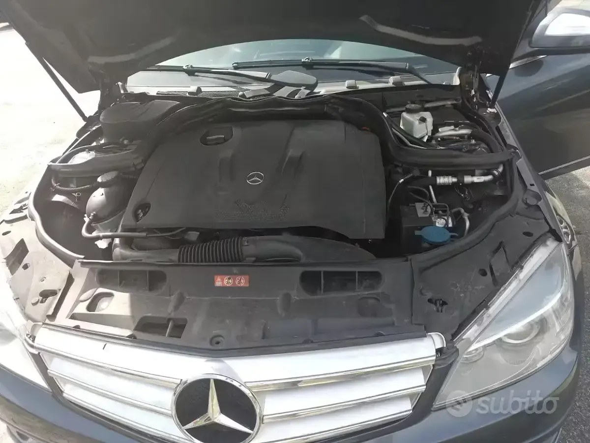 Usata Mercedes C220 170 CV (125 kW) 2007 Grigio Berlina