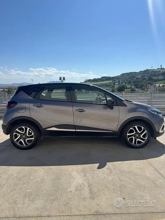 Usata Renault Captur Intens 90 CV (66 kW) 2017 Grigio SUV
