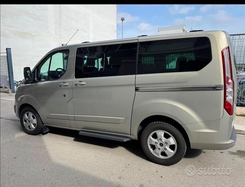 Usata Ford Tourneo Titanium 155 CV (114 kW) 2015 Grigio Monovolume