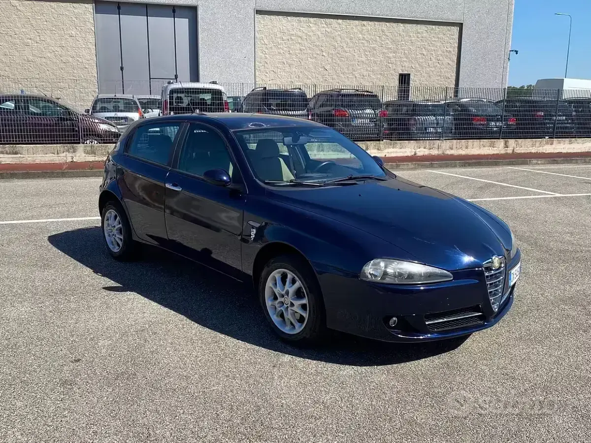 Usata Alfa Romeo 147 Exclusive 120 CV (88 kW) 2009 Bluazzurro Utilitaria