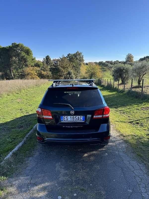 Usata Fiat Freemont Lounge 170 CV (125 kW) 2013 Blu SUV