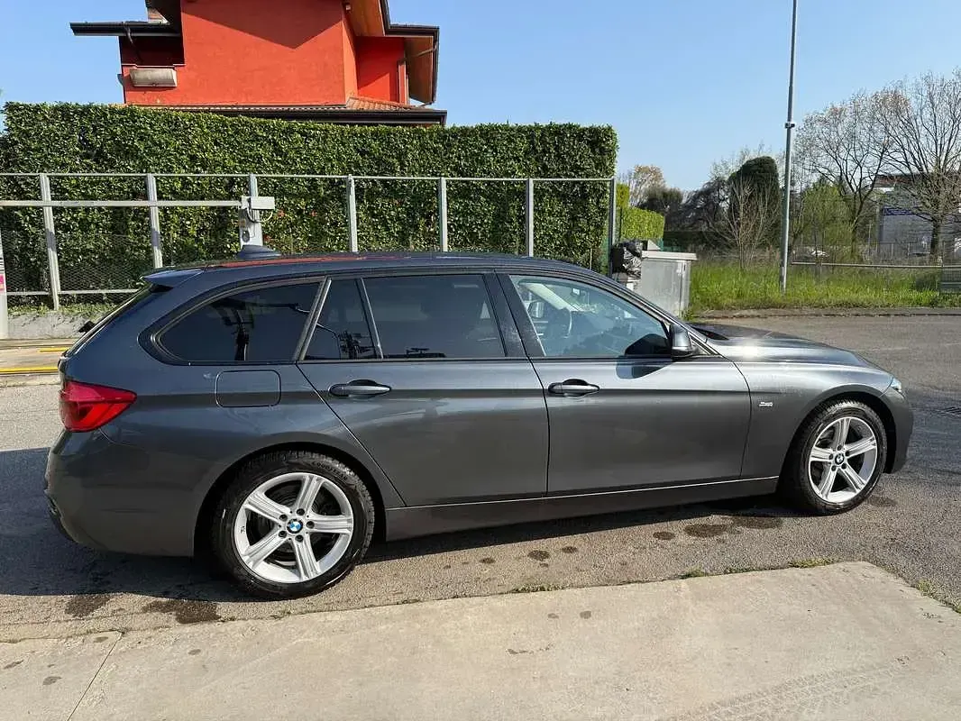 Usata BMW 318 Sport Line 150 CV (110 kW) 2019 Grigio Station wagon