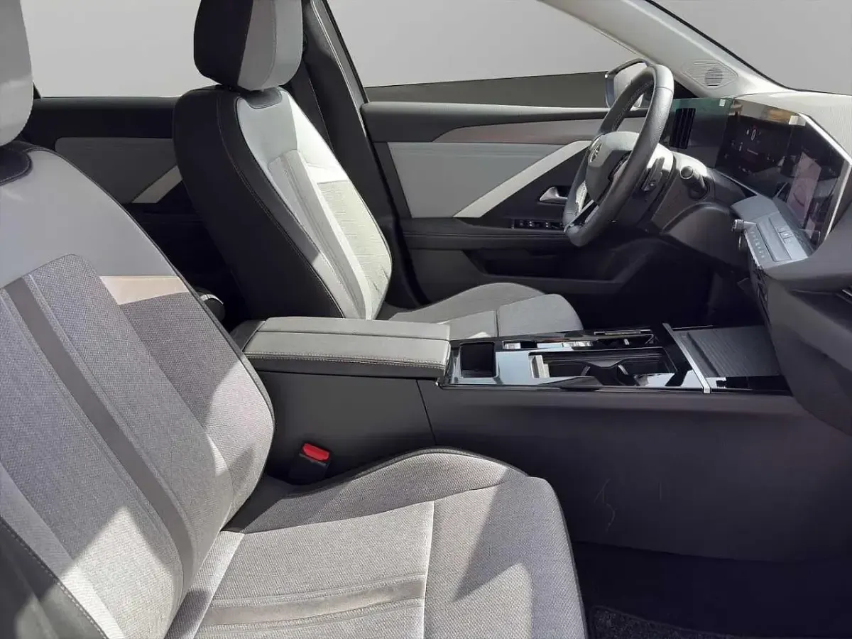 Usata Opel Astra Business Elegance 131 CV (96 kW) 2023 Grigio Utilitaria