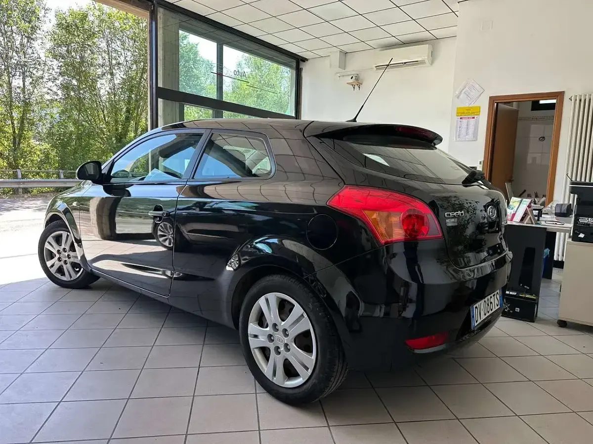 Usata Kia ProCeed LX 126 CV (92 kW) 2009 Met Utilitaria