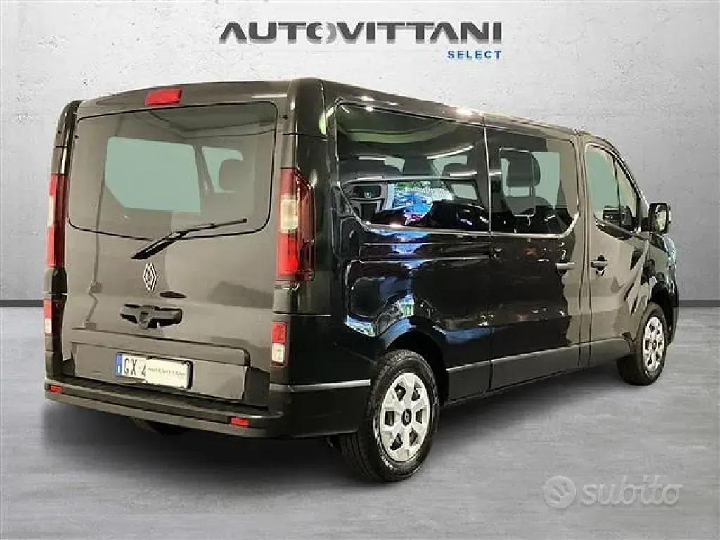 Usata Renault Trafic 150 CV (110 kW) 2024 Nero Monovolume