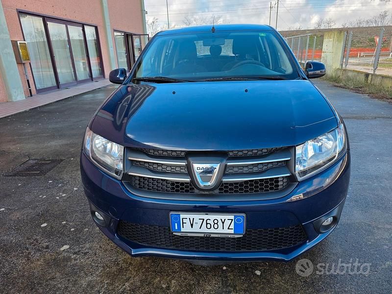 Usata Dacia Sandero Lauréate 75 CV (55 kW) 2014 Blu Berlina