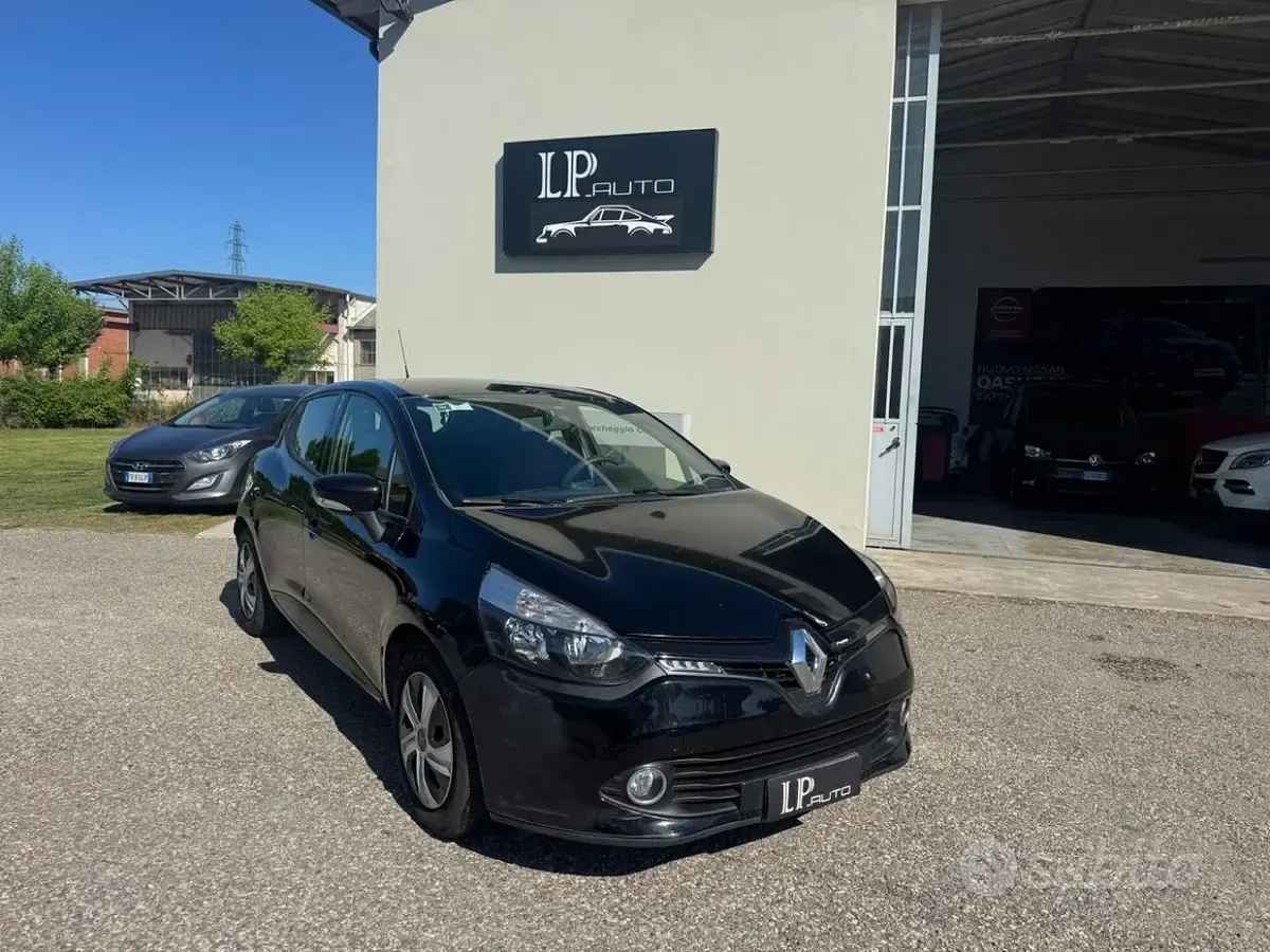 Second-hand Renault Clio IV Zen 75 CP (55 kW) 2016 Negru Berlinǎ