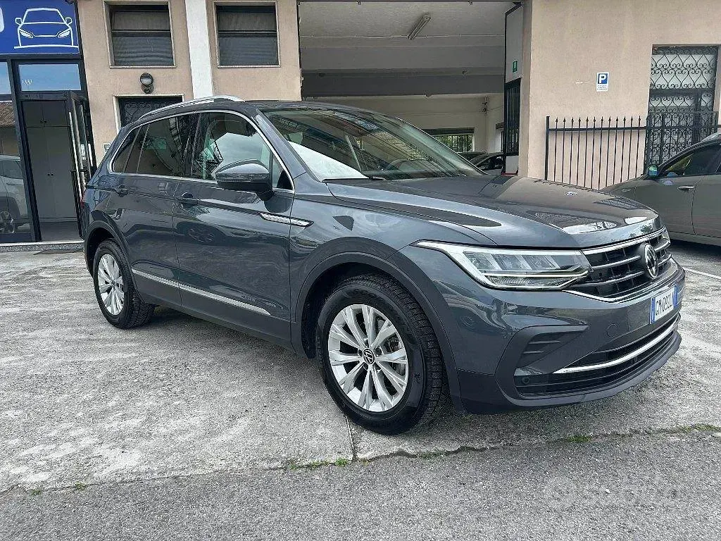Usata VW Tiguan Life 150 CV (110 kW) 2023 Grigio scuro SUV