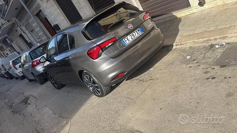 Usata Fiat Tipo 120 CV (88 kW) 2017 Grigio Berlina