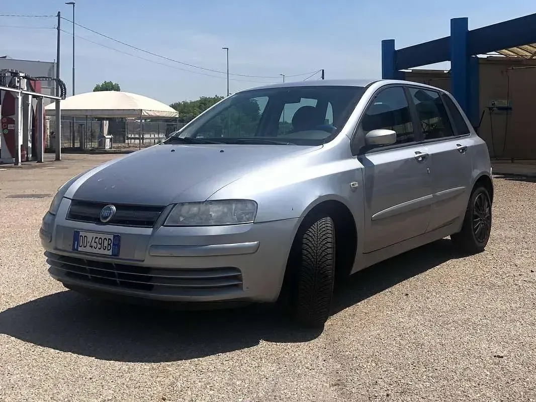 Usata Fiat Stilo 109 CV (80 kW) 2006 Argento Berlina
