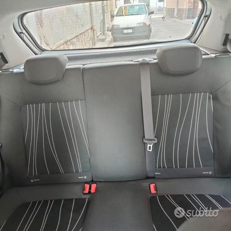 Gebraucht Opel Corsa 65 PS (47 kW) 2012 Grau Kleinwagen
