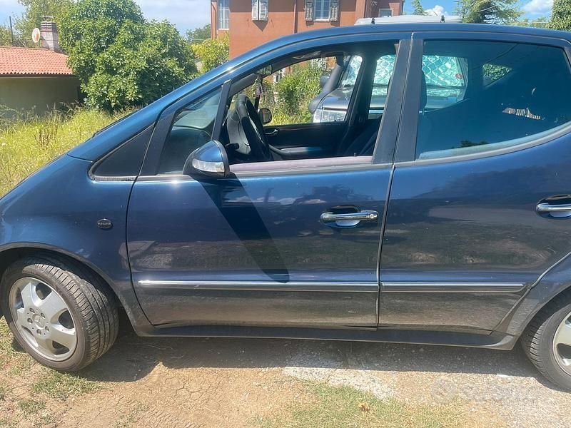 Blu Usata 2004 Mercedes A170 Tre volumi | 1700 € (Molto cara) - Immagine 1/4