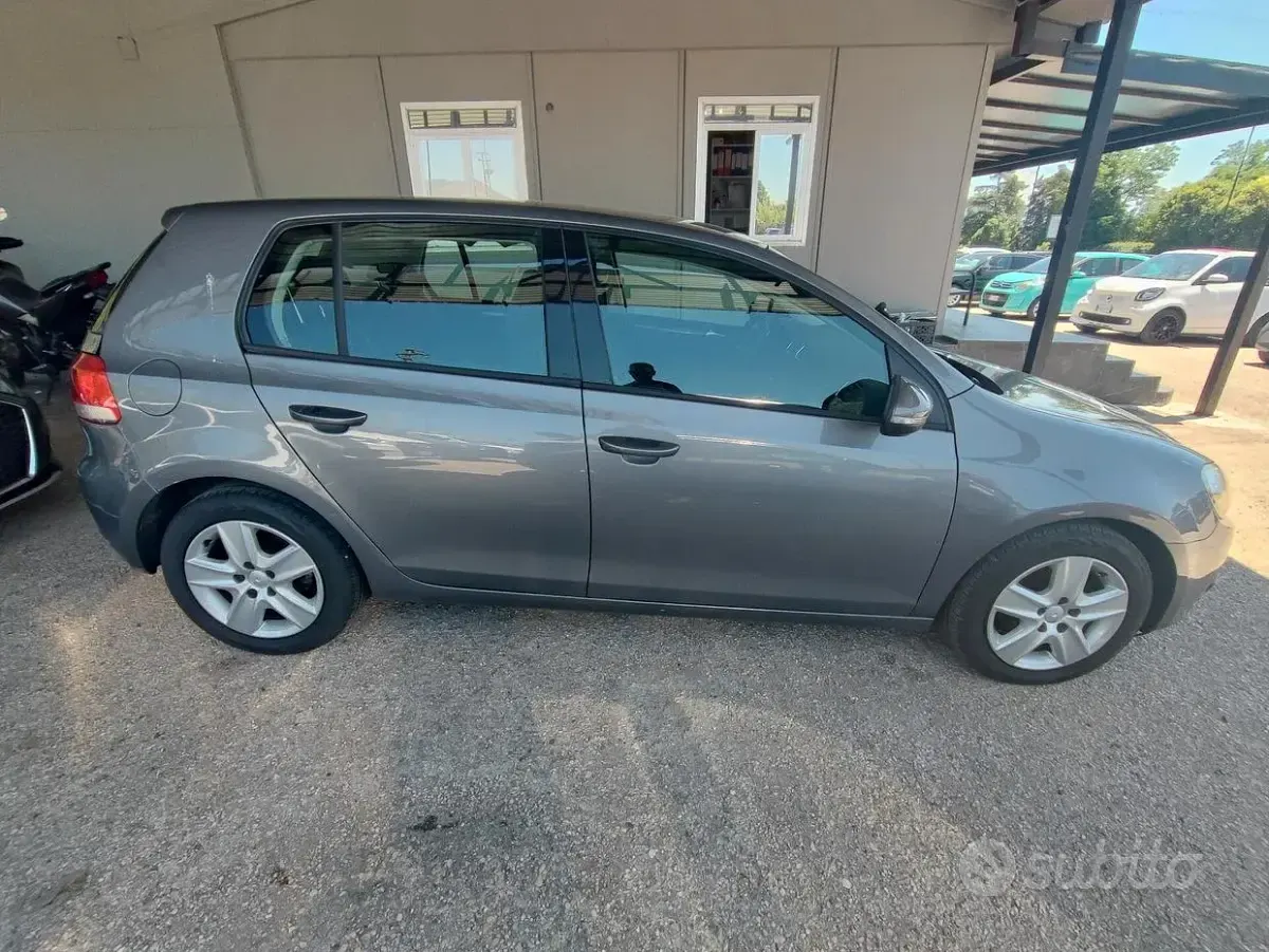 Usata VW Golf VI Trendline 110 CV (80 kW) 2009 Grigio Utilitaria