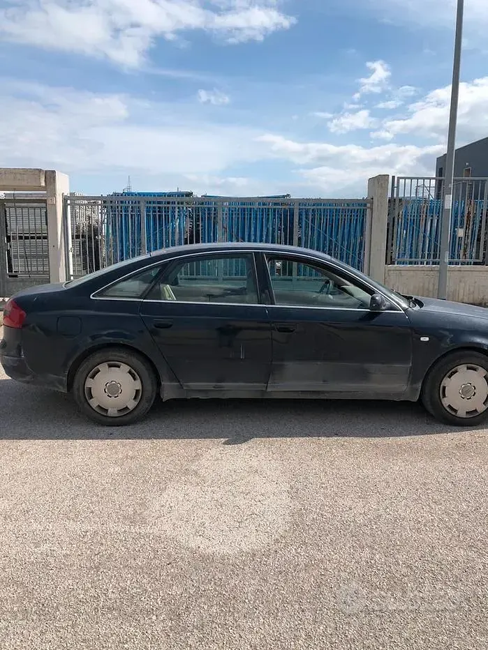 Begagnad Audi A6 163 HK (119 kW) 2002 Blå Halvkombi
