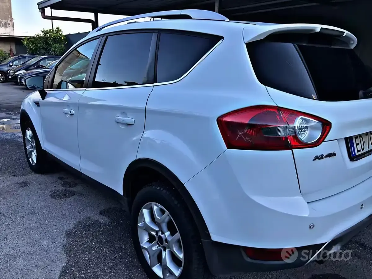 Usata Ford Kuga 163 CV (119 kW) 2011 Bianco SUV