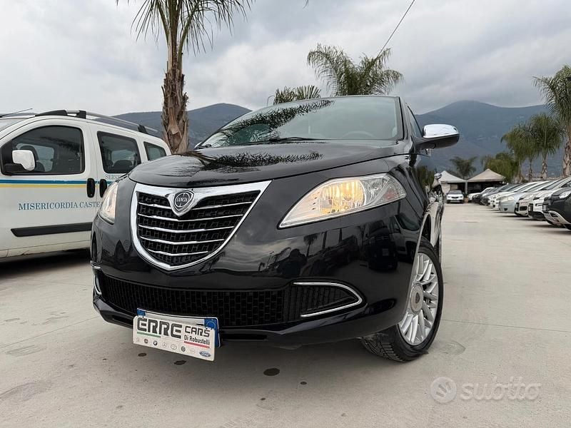 Usata Lancia Ypsilon 85 CV (62 kW) 2013 Nero Utilitaria