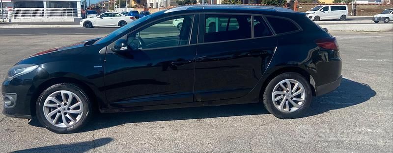 Usata Renault Mégane III LIMITED 110 CV (80 kW) 2015 Nero Station wagon