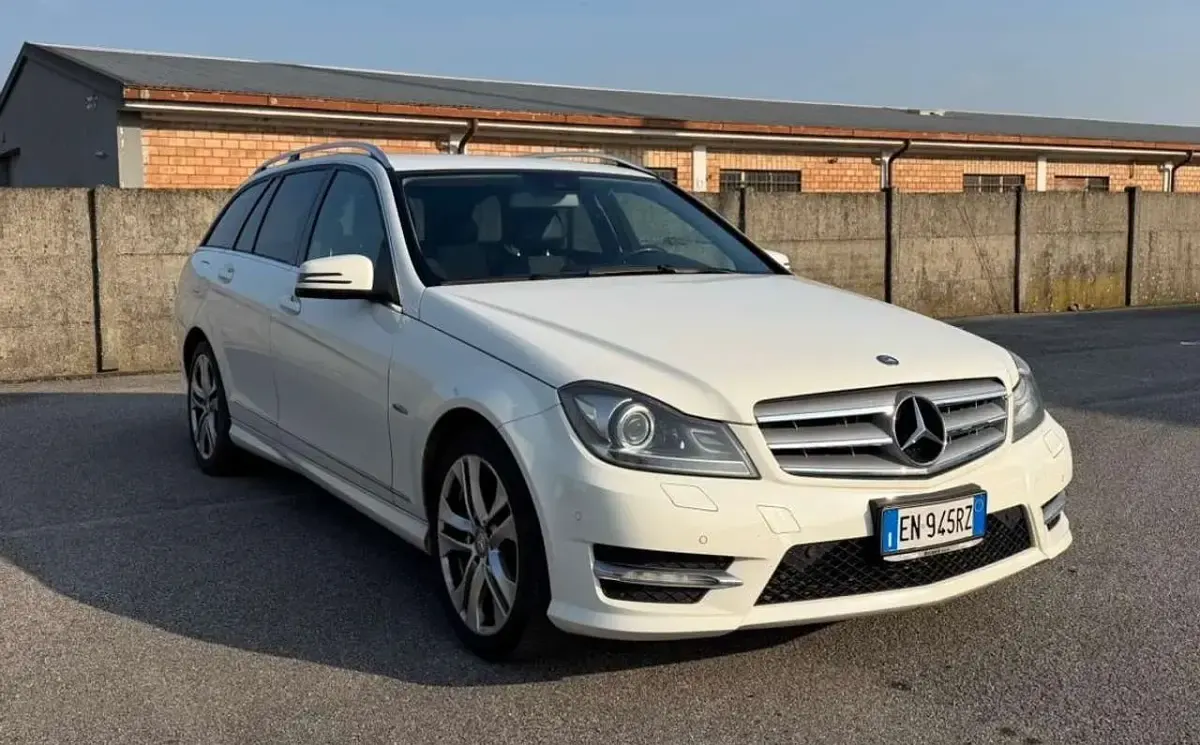 Usata Mercedes C220 170 CV (125 kW) 2012 Bianco Station wagon
