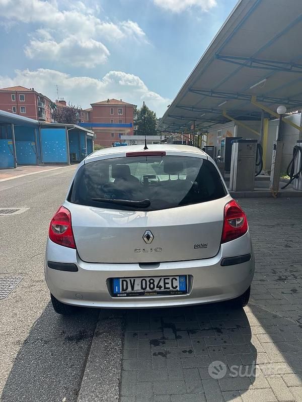 Usata Renault Clio II Rip Curl 75 CV (55 kW) 2009 Grigio Berlina