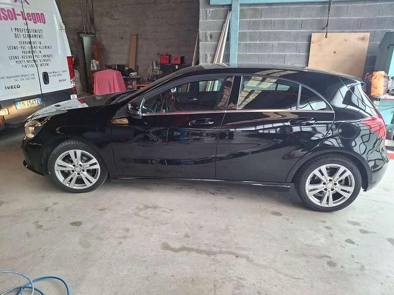 Usata Mercedes CLA180 Business 109 CV (80 kW) 2017 Nero Berlina