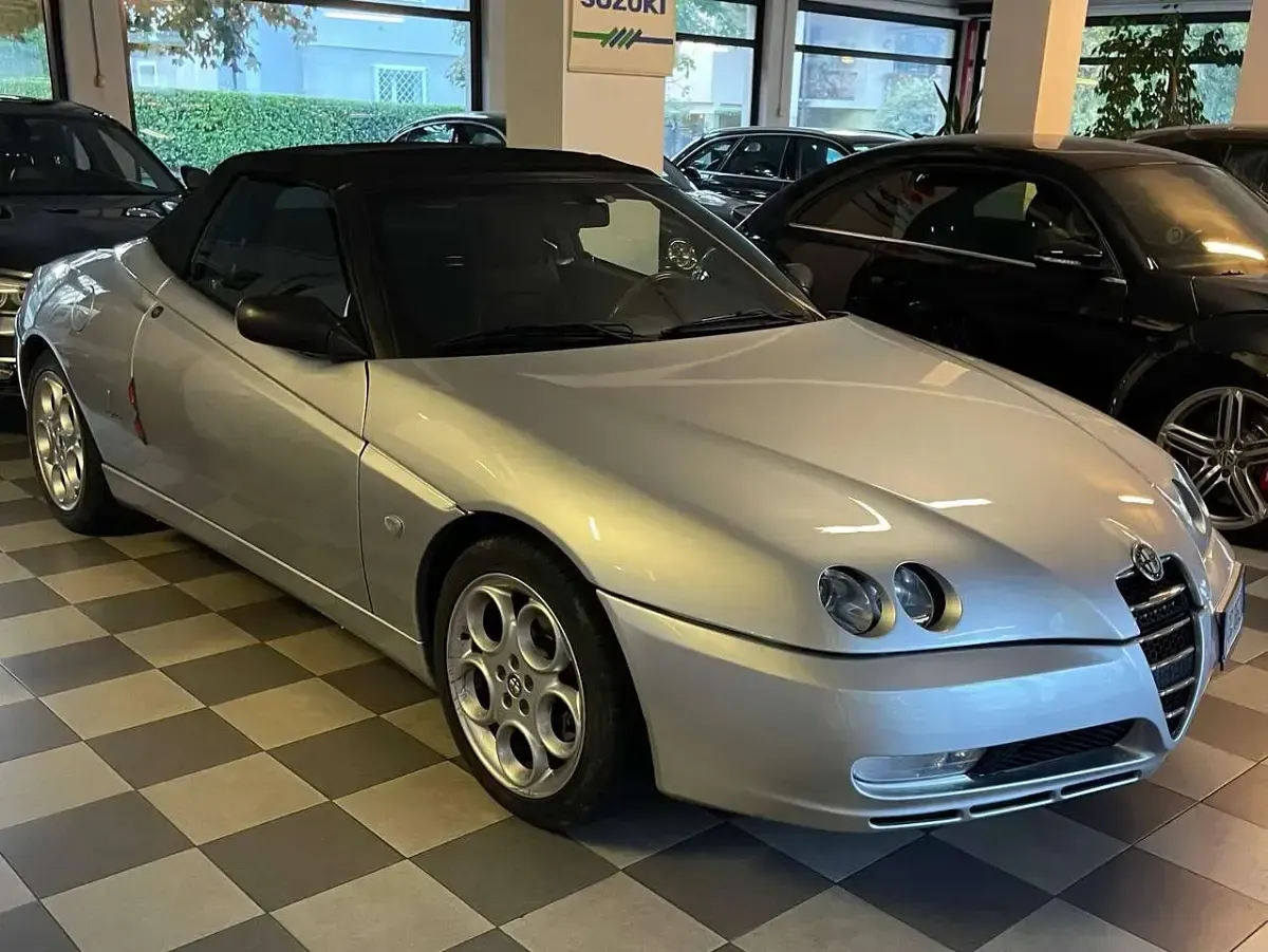 Usata Alfa Romeo Spider 165 CV (121 kW) 2003 Argento Cabrio