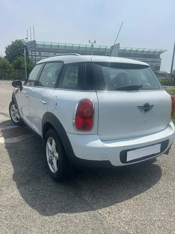Usata Mini One Countryman 90 CV (66 kW) 2011 Bianco SUV