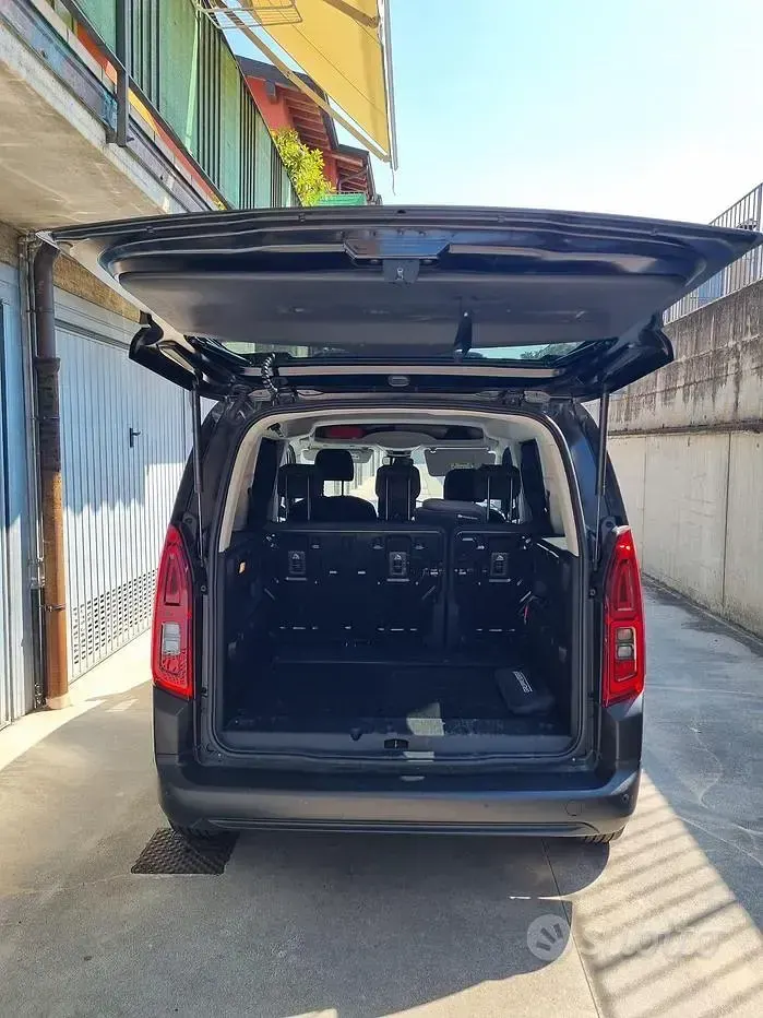 Usata Fiat Doblò 102 CV (75 kW) 2024 Nero Monovolume