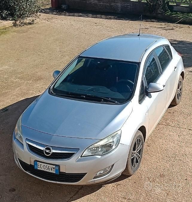 Usata Opel Astra 2010 Grigio Berlina