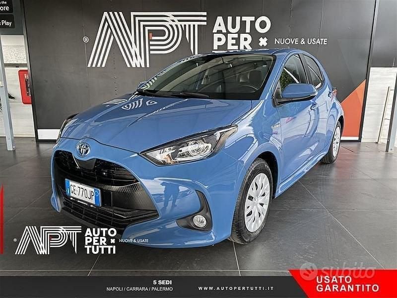 Blu Usata 2021 Toyota Yaris Hybrid Active Tre volumi | 15.800 € (Super prezzo) - Immagine 1/4