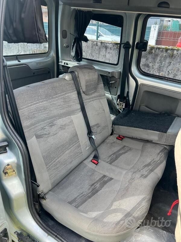 Usata Renault Kangoo 65 CV (47 kW) 2004 Monovolume