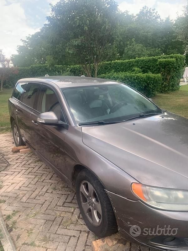 Usata Volvo V70 145 CV (106 kW) 2011 Grigio Station wagon