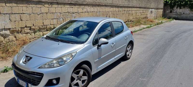 Usata 2012 Peugeot 207 Access Tre volumi | 5000 € (Cara) - Immagine 1/4