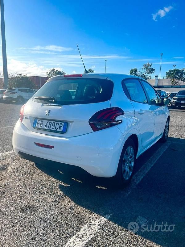 Usata Peugeot 208 Active 82 CV (60 kW) 2015 Bianco Utilitaria