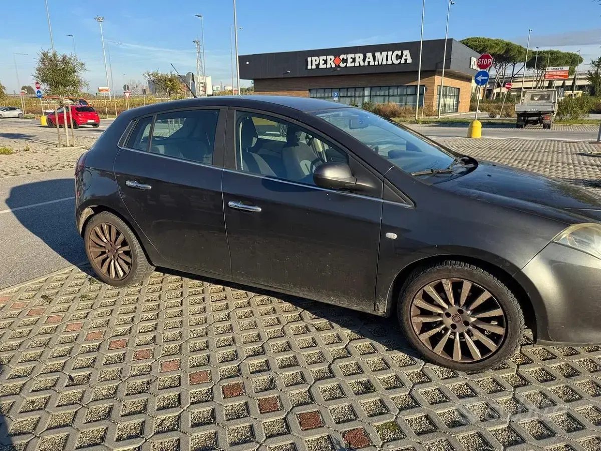 Usata Fiat Bravo 120 CV (88 kW) 2012 Grigio Utilitaria