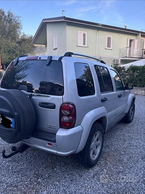 Usata Jeep Cherokee 163 CV (119 kW) 2005 SUV