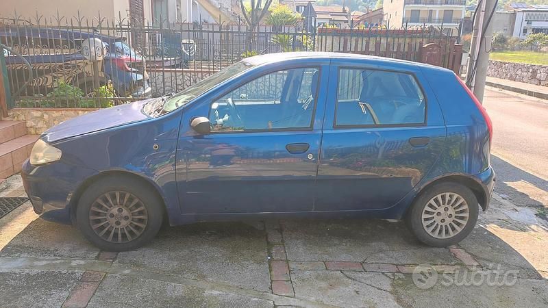 Usata Fiat Punto 69 CV (50 kW) 2004 Blu Utilitaria