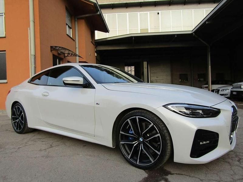 Usata BMW 420 M Sport 190 CV (139 kW) 2023 Alpin weiss perlato Coupé
