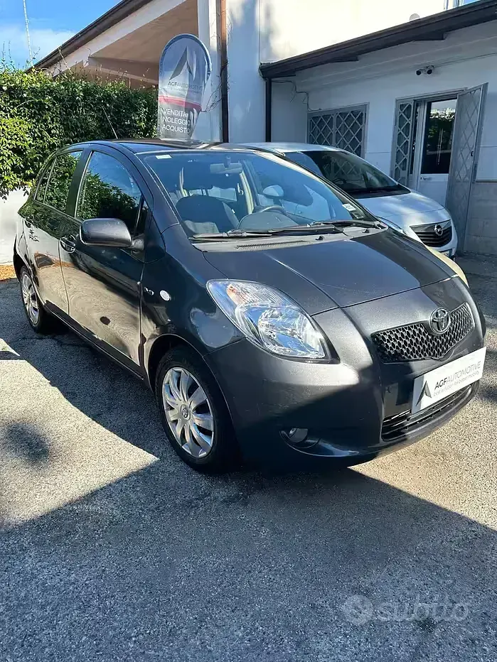 Usata Toyota Yaris 90 CV (66 kW) 2008 Grigio Utilitaria