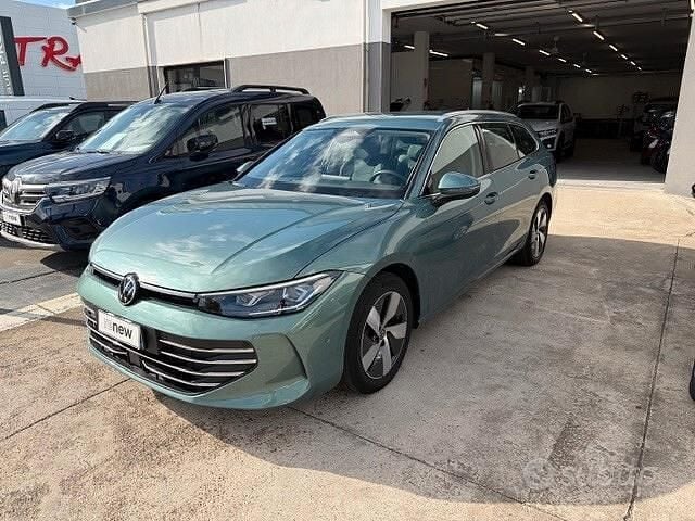 Usata VW Passat Business 150 CV (110 kW) 2024 Blu Station wagon