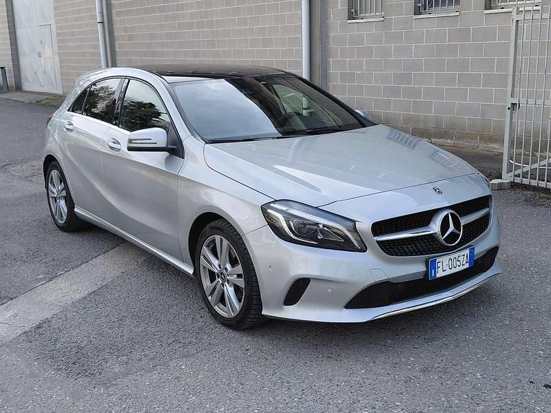 Usata Mercedes A180 Premium 122 CV (89 kW) 2017 Argento Berlina