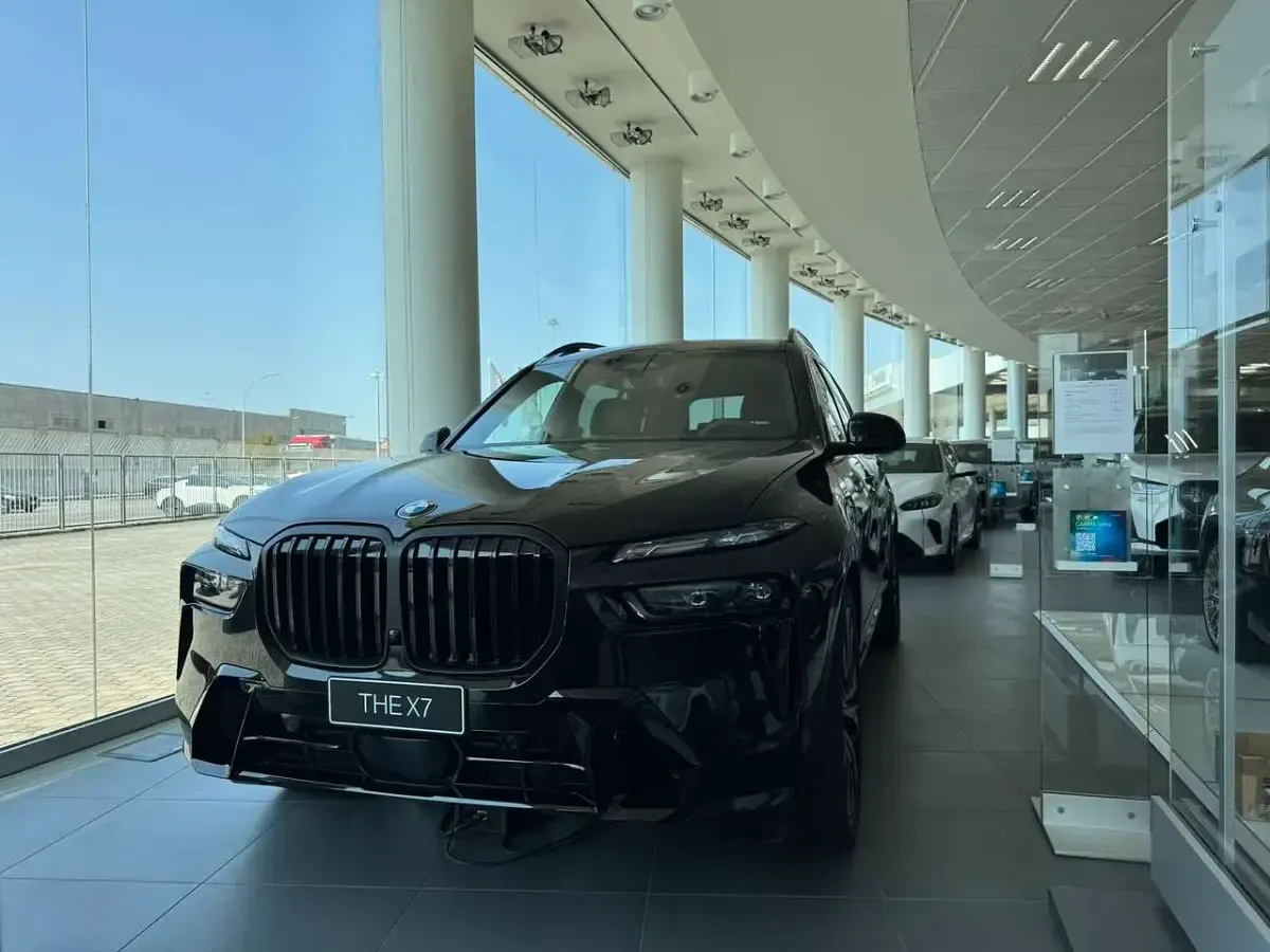 Nuova BMW X7 381 CV (280 kW) 2026 Black sapphire met. SUV